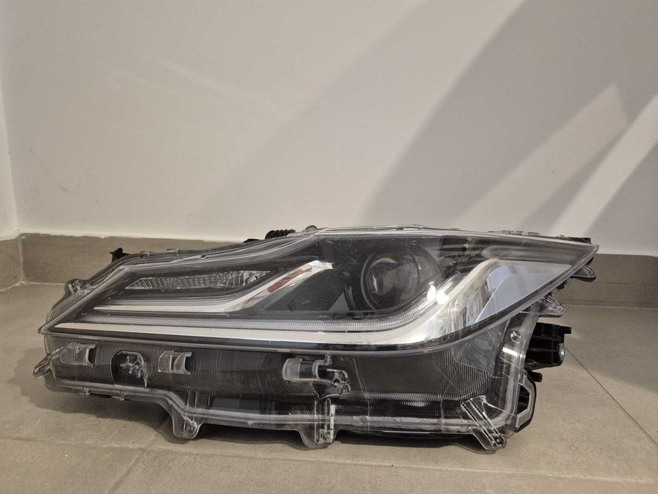 Far stanga Toyota Corolla Sedan 2022