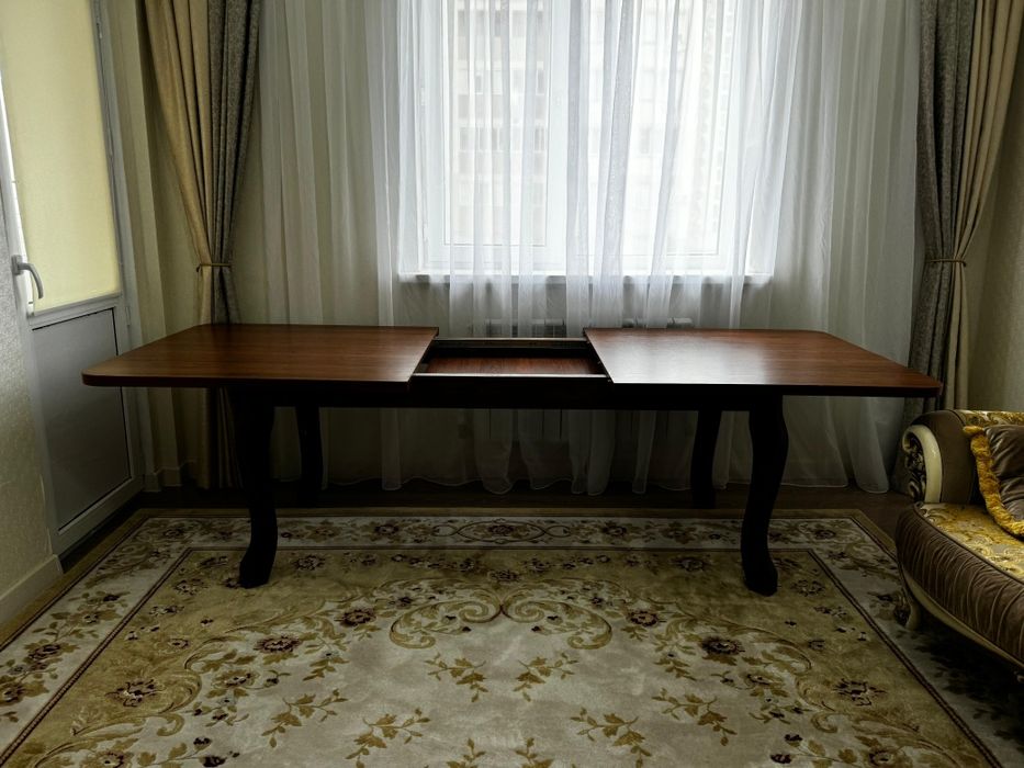 Большой гостиный стол. 2.5,-1м