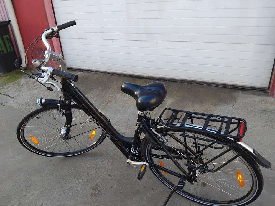 Vând bicicleta din aluminiu pentru damă