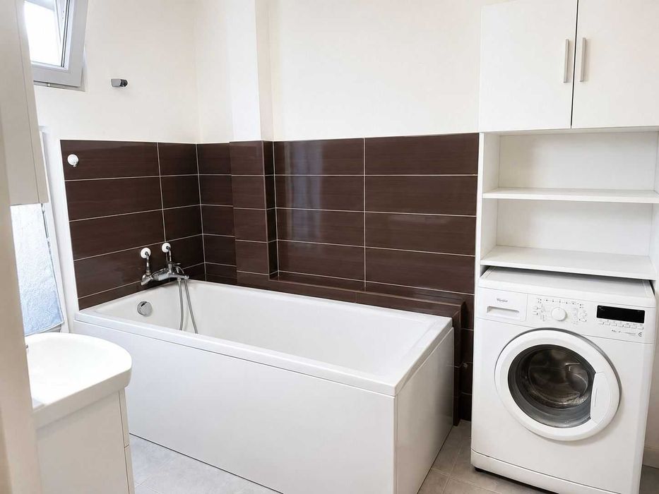 Apartament 3 camere, Târgu Jiu – Piața Mică. 68,44 mp