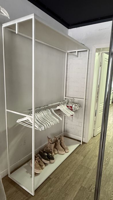 Продам металические белые стойки