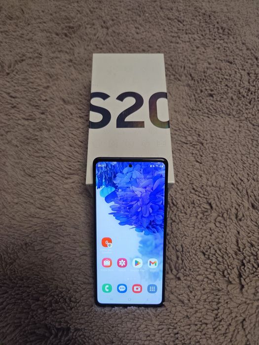 Samsung      S20