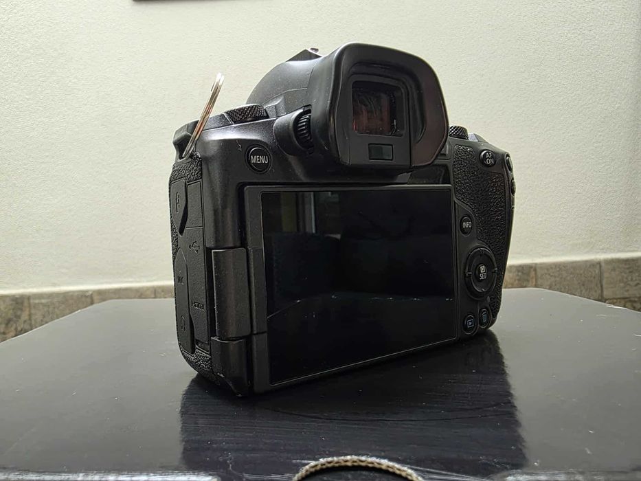 Фотоапарат Canon EOS R