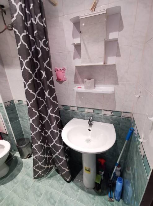 Двустаен апартамент, под наем, кв. Колхозен пазар