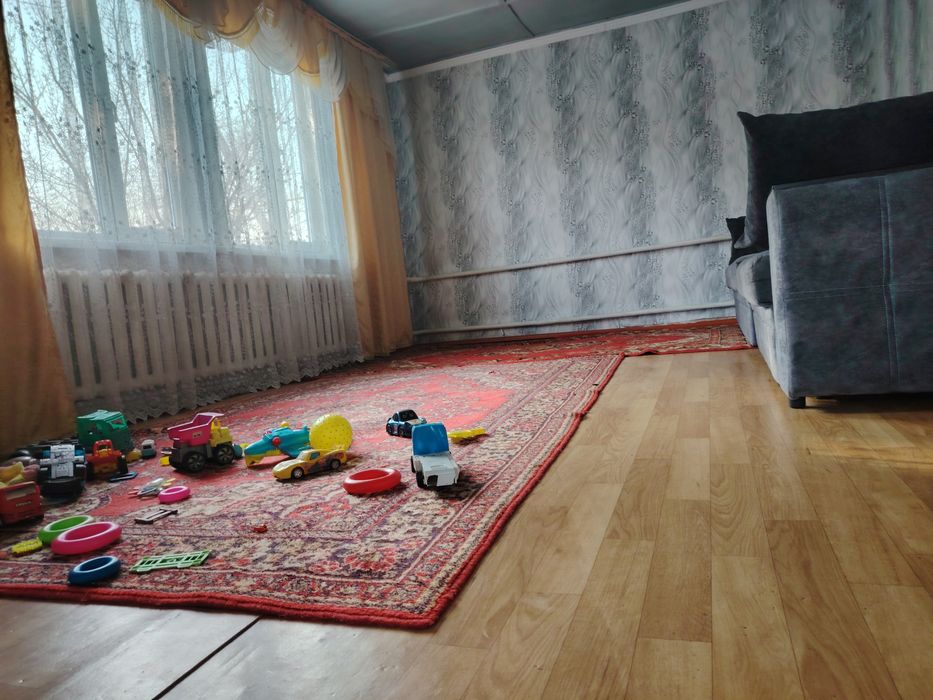 Жанаталапта улкен  уй сатылады.