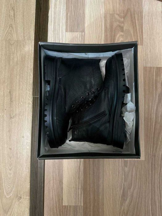 Продаётся пара обуви кожаных сапогов марки бренда ''Ziya''.