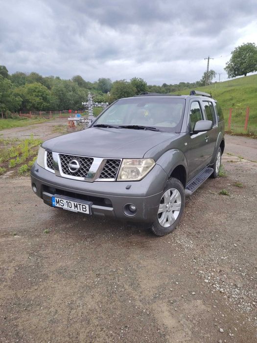 Vând  Nissan Pathfinder