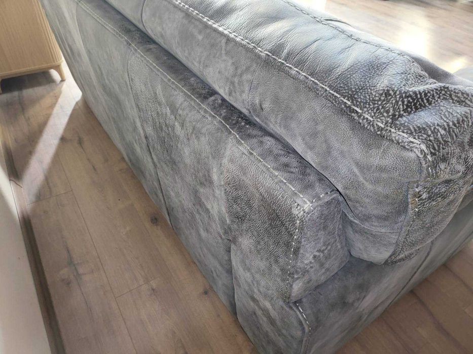 Сив кожен диван двойка - телешки бокс