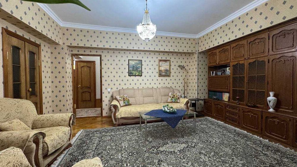 ЦУМ (Ц-7)    2/2/9 Посольство Туркмении  70м2