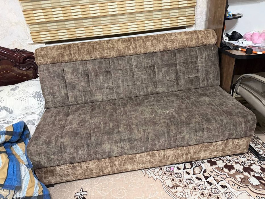 Yumshoq mebel yangidek turibti