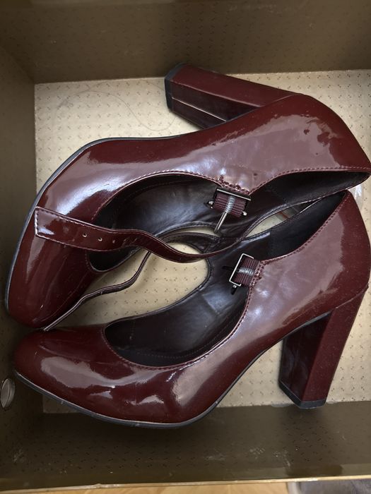 Продам женские туфли