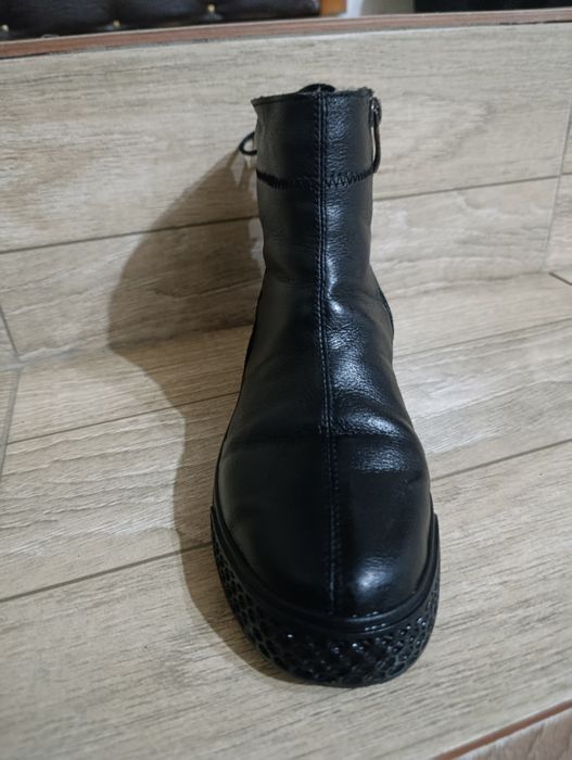 Продам осенние женские ботинки