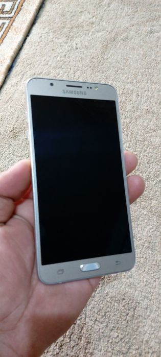Телефон Samsung J7 2016