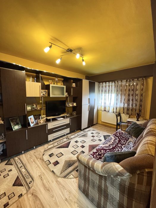 Vand Apartament 3 camere-Zona Garii