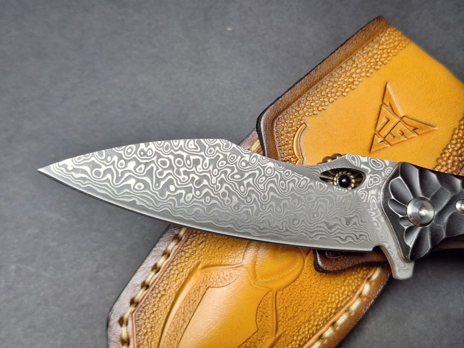 Сгъваем нож от дамаска стомана VG-10 и кожен калъф