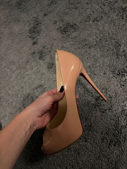 Оригинални дамски обувки Laboutin