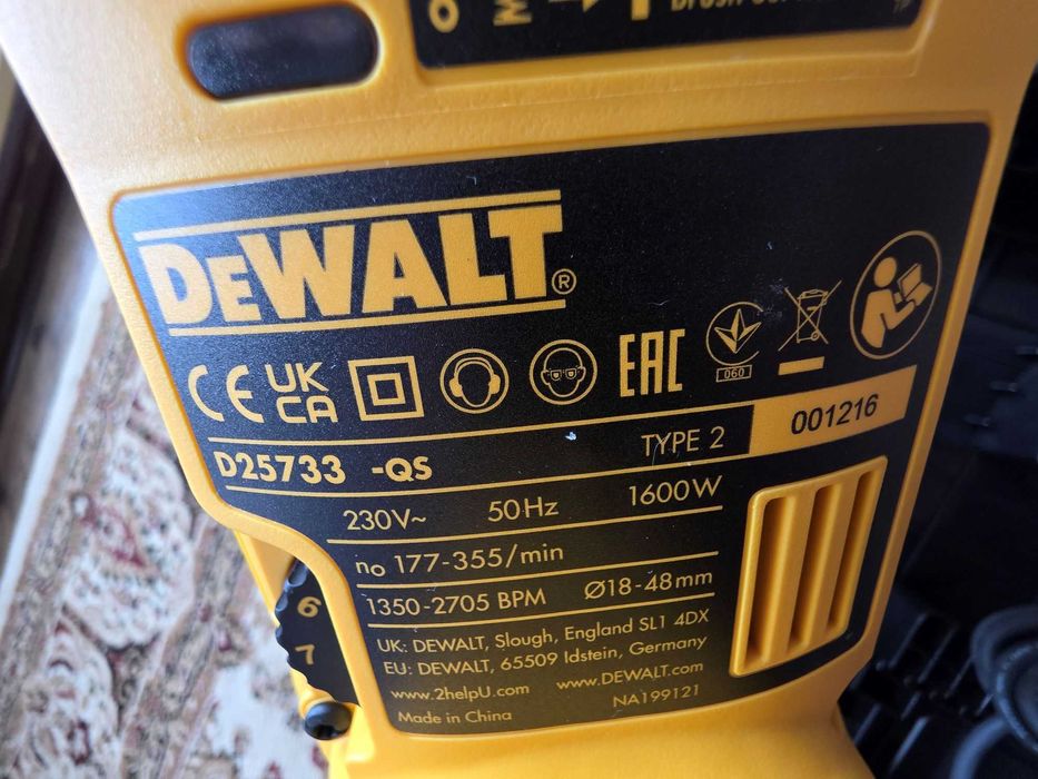 Продам перфоратор DeWALT D25733
