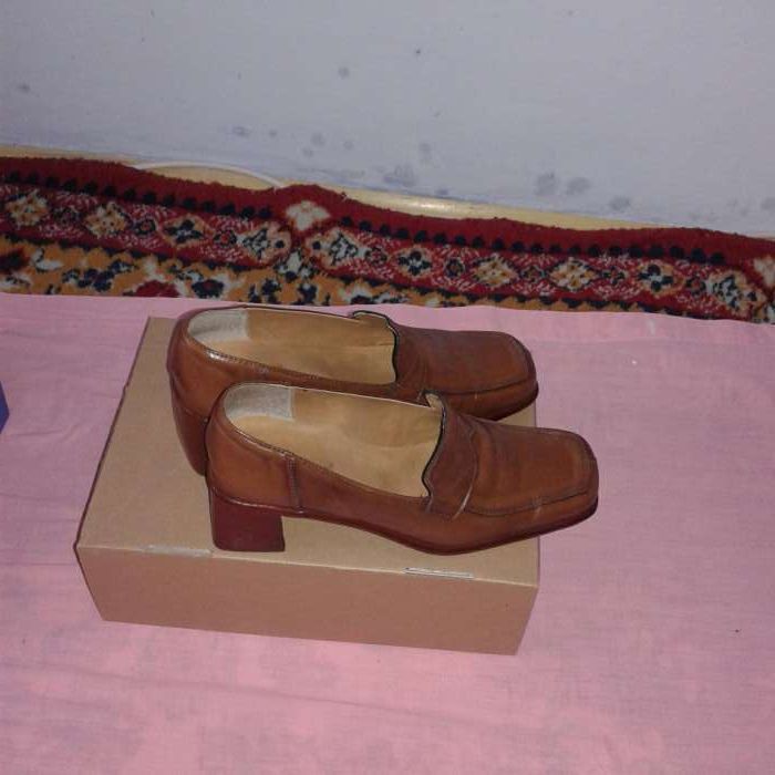 Vand pantofi de dama