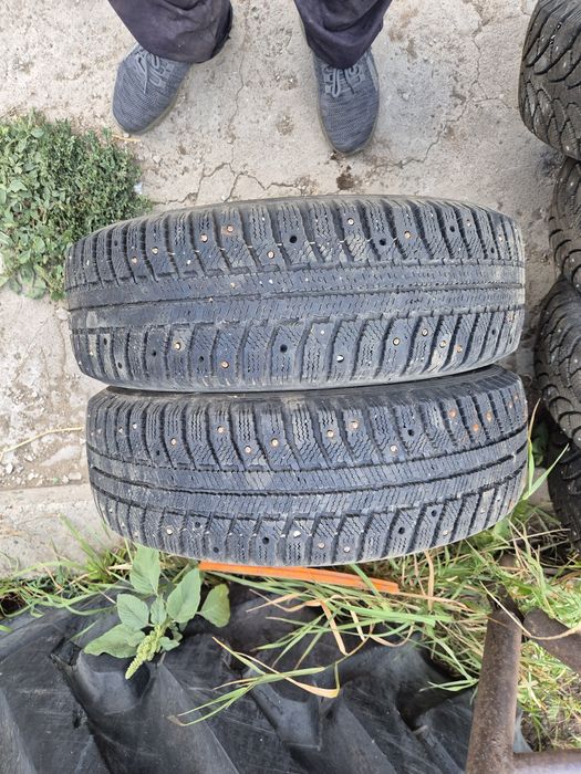 Продам 2 шины 175/65R14