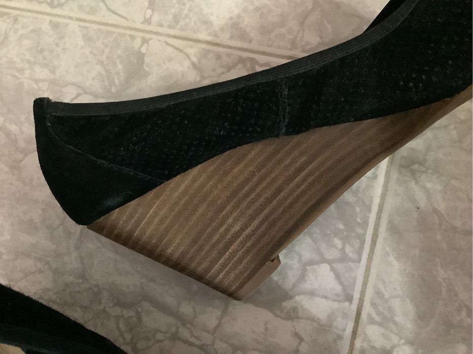 Чисто нови обувки от естествен велур