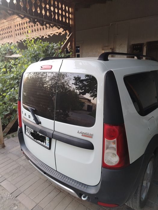 Lada largus cross