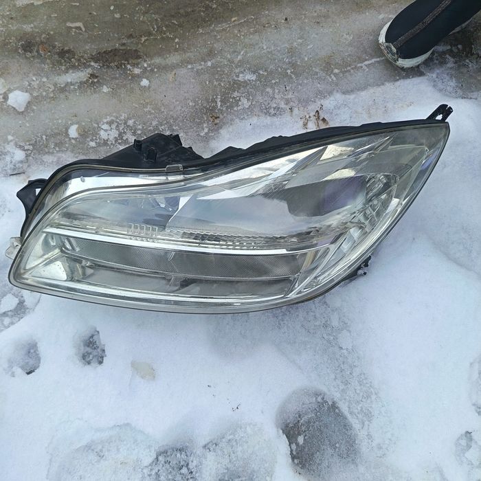 Faruri Opel insignia 2010