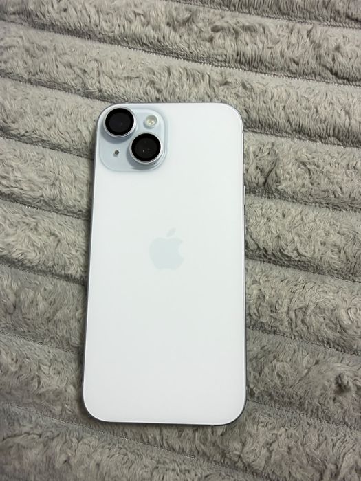 Vand iPhone 15 liber de rețea