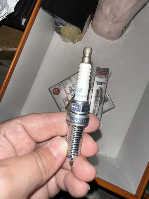 Продам свечи для машины. Новые.