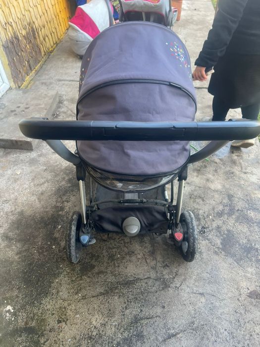 Vand cărucioare pentru copii