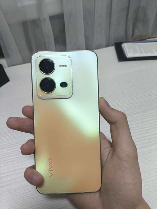 продаю Vivo V25e в идеальном состоянии