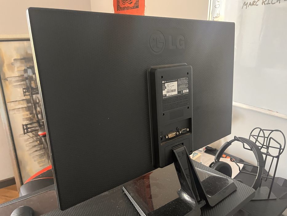 Монитор LG 21 дюйм