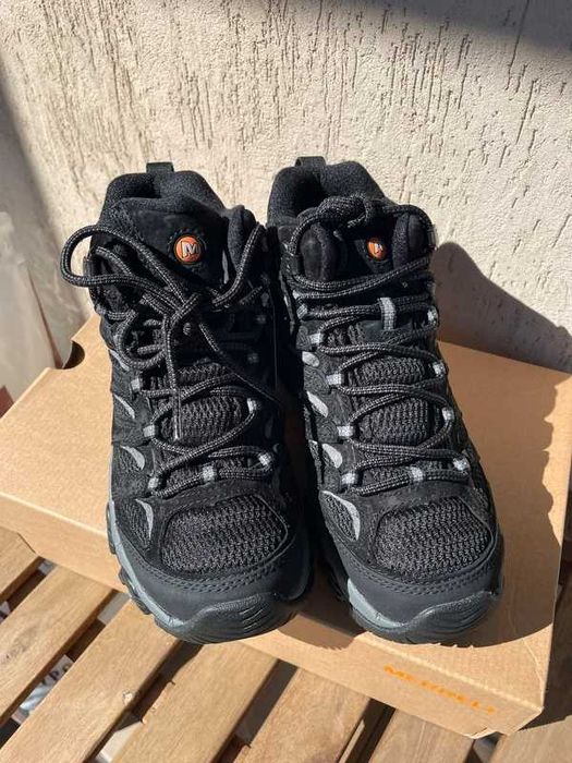 Bocanci pentru drumetie Merrell Moab 3 Mid GTX, culoare negru/gri, NOI in cutia originala