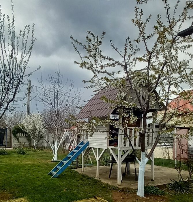 Casuta de lemn  pentru copii