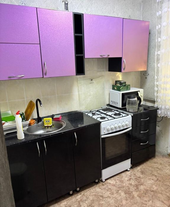 Кухня с кухонной плитой