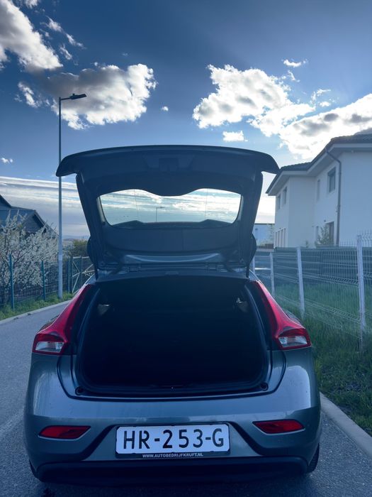 VOLVO v40 2.0L Diesel 2016