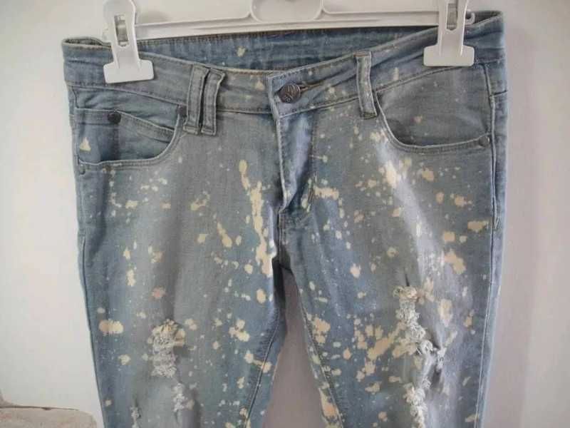 Blugi dama,marimea 38,dar sunt mai mici,noi fara eticheta