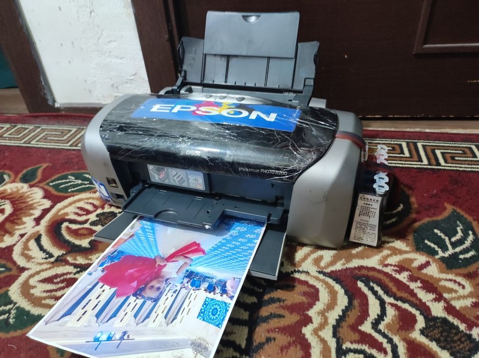 EPSON R 200 tezkor foto studya uchun 6 ta rangli printer.dyuzi toʻliq
