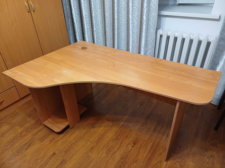 Стол компьютерный продам