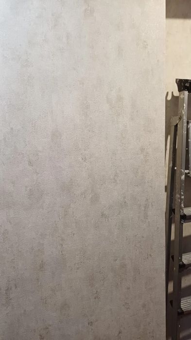 Качественные обои, остатки после ремонта