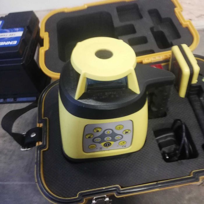 Лазeрен нивелир - ротационен Cst Berger RL25HV 2016