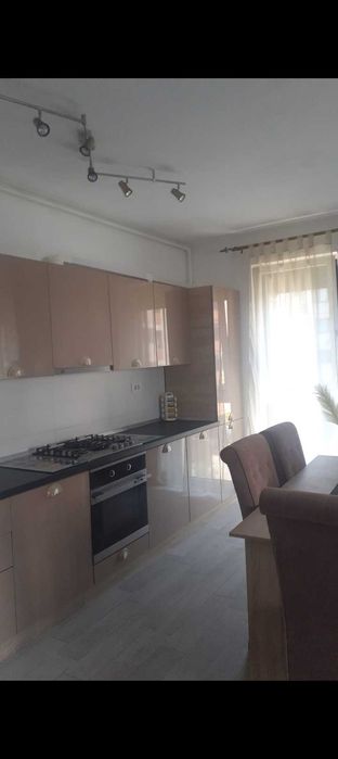 Închiriez apartament cu contract