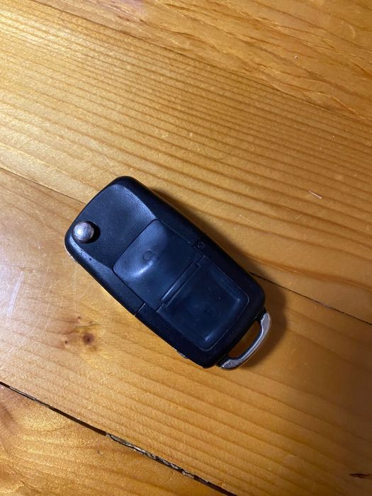 Ключ с дистанционно заключване за GOLF 4 и кора за крика в резерв.гума