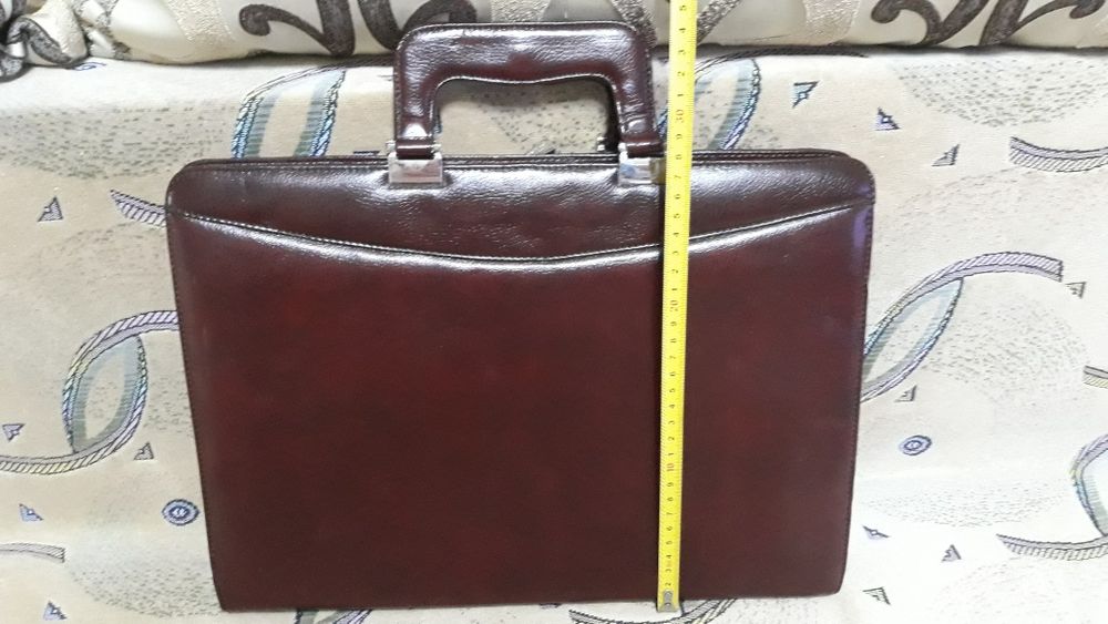 Продам портфель в хорошем состоянии