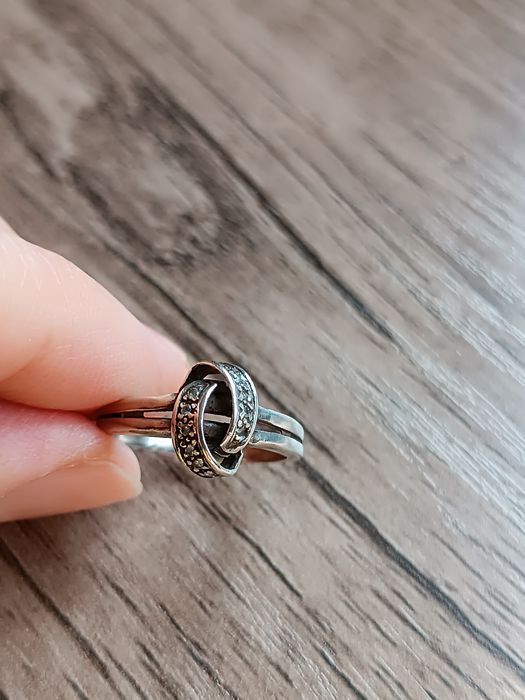 Продам кольцо серебряное 925