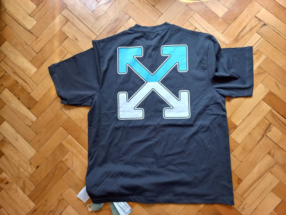 Блузи и тениски и къси гащи