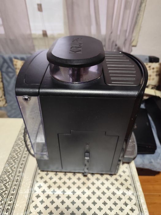 Espressor automat KRUPS EA81 FPB145000P – râșniță încorporată, 15 bar, 1450W
