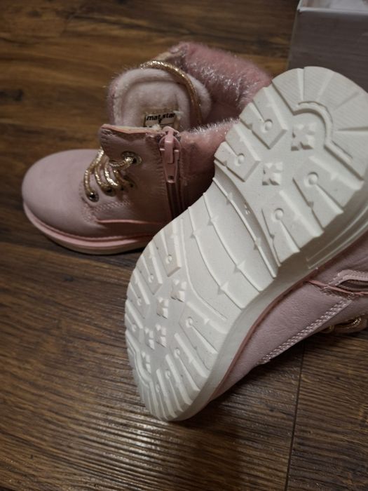 Чисто нови детски  зимни боти