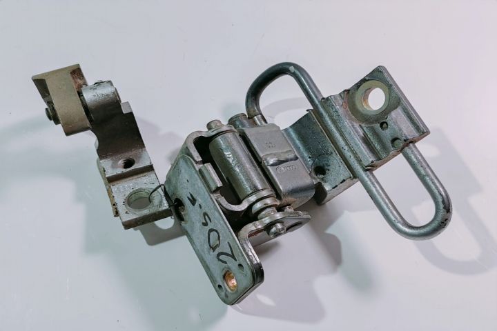 Balama  usa stanga fata 8E0831411B Audi A6 4F/C6 (facelift)