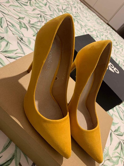 Елегантни обувки на висок ток