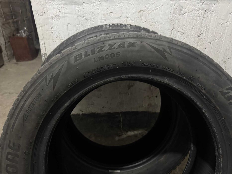 4 бр. зимни гуми Bridgestone Blizzak LM005 215/60 R17 96H, DOT 2022